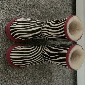 UGG short animal print